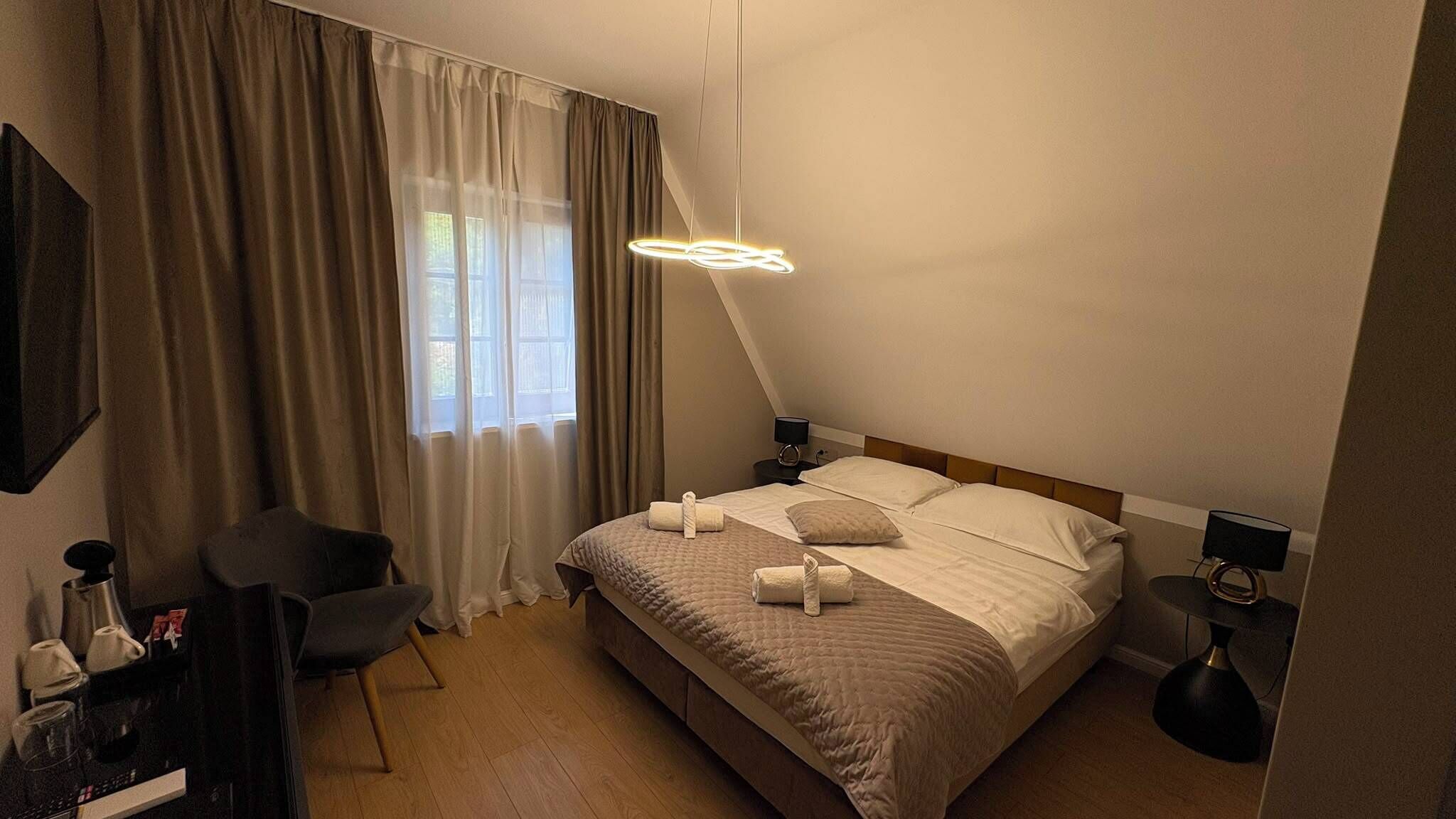 In-room safe, desk, free WiFi, bed sheets