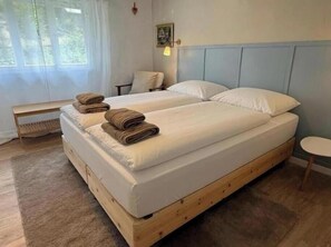 Iron/ironing board, WiFi, bed sheets - B&B Heckerfeld: Double Room with Private Bathroom (Burglahr)