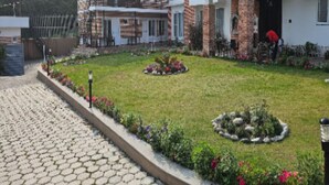Villa Confort, vista al valle | Vista frontal de la propiedad