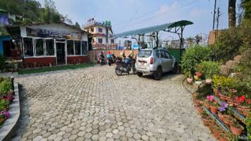 Comfort Villa, Valley View | Parking | Free self parking
