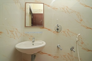 Deluxe Apartment | Bathroom
