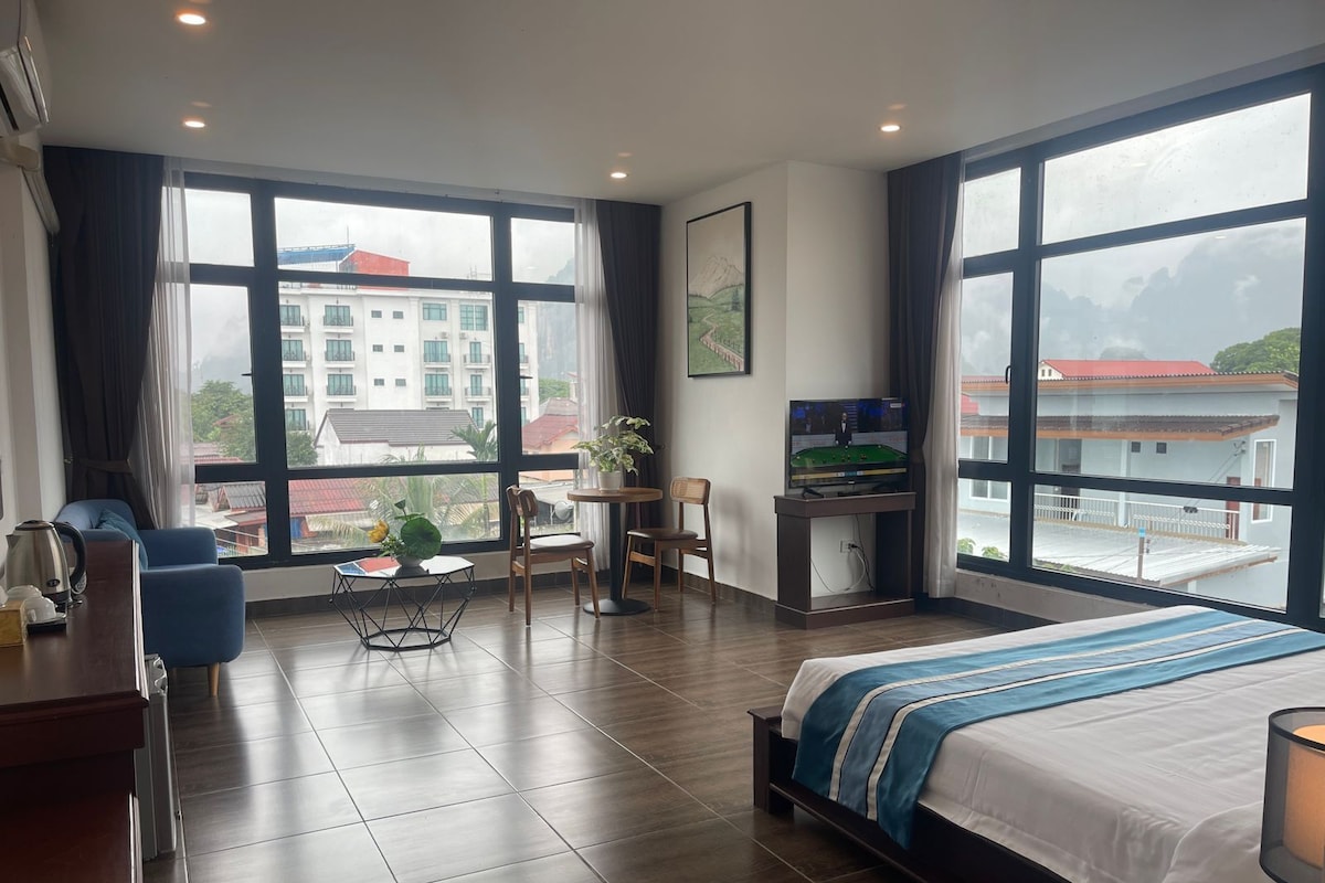 Chambre Triple Deluxe, vue montagne | Literie hypoallergénique, surmatelas, coffres-forts dans les chambres