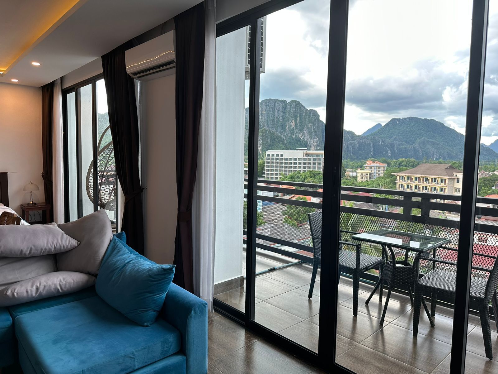 ห้องดีลักซ์สวีท, วิวภูเขา | เครื่องนอนป้องกันสารก่อภูมิแพ้, เตียงพร้อมฟูกเสริมที่นอน