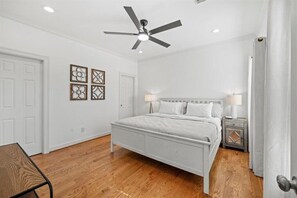 Room - 3-bedroom retreat- MD Anderson walkable. Medical Center/NRG stadium all nearby (Houston)