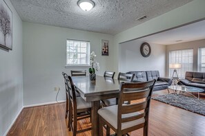 Unclassified image, 4 of 33, button - Lovely townhome in Washington with cool AC for your stay (Washington)