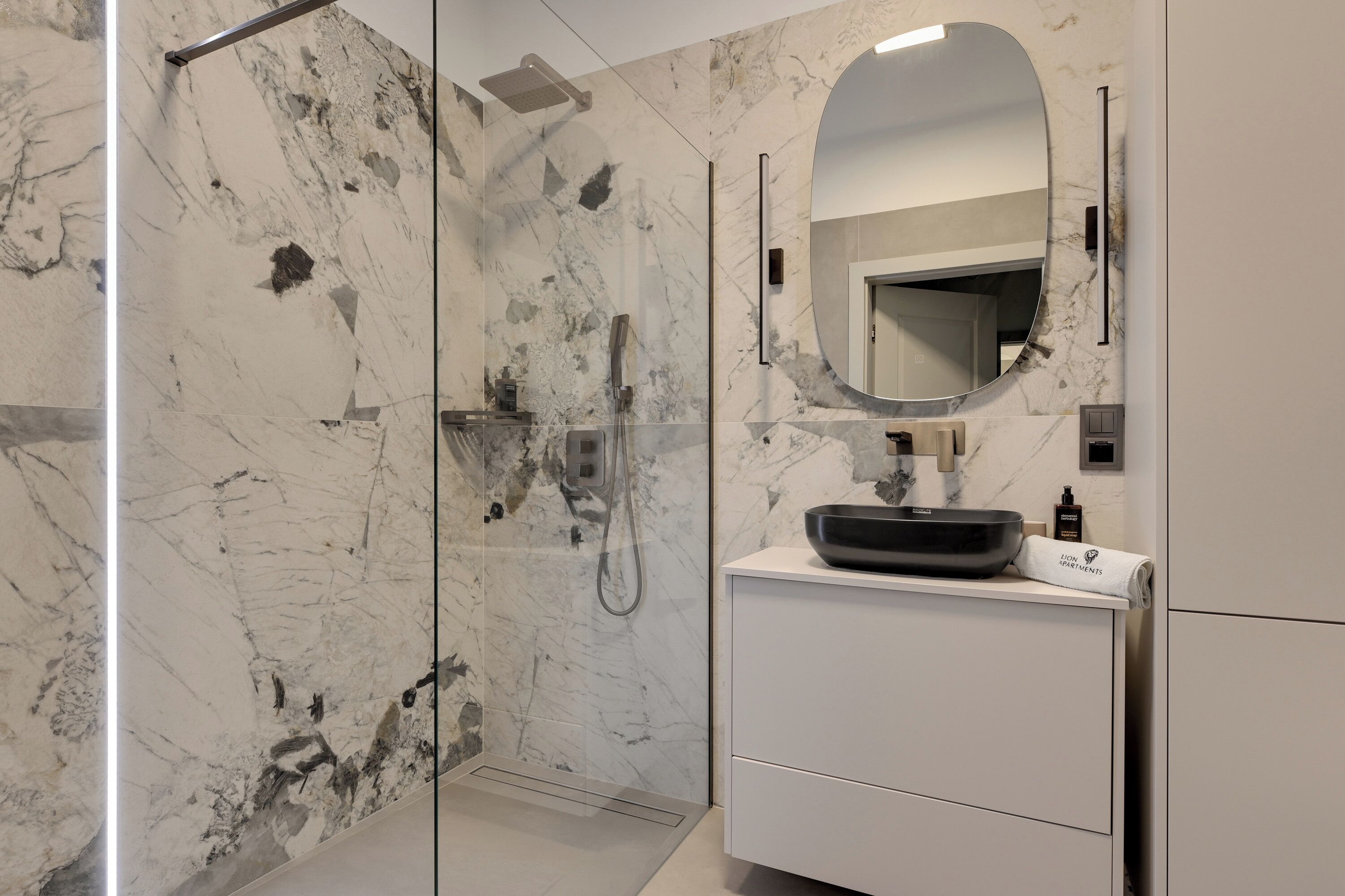 Deluxe Apartment, Patio, Garden View | Bathroom
