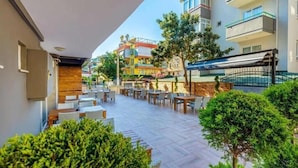 Outdoor dining - Vega City Apart Hotel (Alanya)