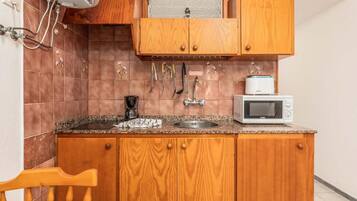 Studio, Balcony, City View | Private kitchen | Electric kettle