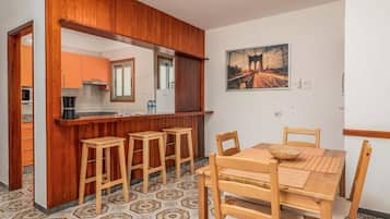 Superior Apartment, Balcony, City View | Dining