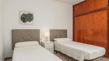 Apartment, Balcony, City View | Iron/ironing board, WiFi (free)