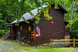 A log cabin with a porch, a flag, and a star decoration. - NEW LISTING Rustic and private escape to 3-bedroom, 3 bath cabin Blue Ridge, (Blue Ridge)