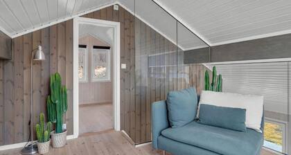 Oceanview Cabin Sleeps 6 - Sauna - Private Terrace