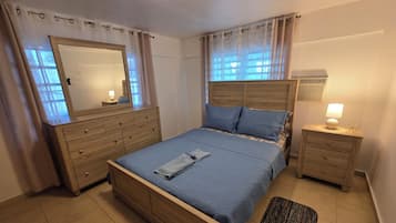 Iron/ironing board, WiFi, bed sheets