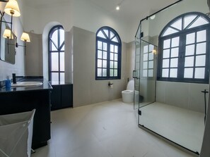 Bathroom - Korean Host - Signature 5BR Pool Villa - Karaoke, Jacuzzi, Sauna (Thành phố Hồ Chí Minh)