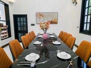 Dining - Korean Host - Signature 5BR Pool Villa - Karaoke, Jacuzzi, Sauna (Thành phố Hồ Chí Minh)