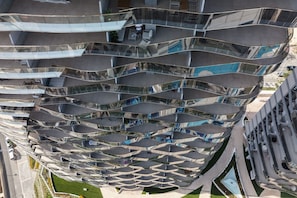 A modern building with a unique curved balcony design, featuring multiple levels and a central courtyard. - SUNSET SAILORS cozy apartment (Benidorm)