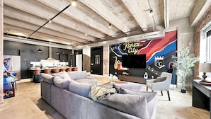 House - Spacious KC 3BR Loft With Rooftop Bar and Spa (Kansas City)