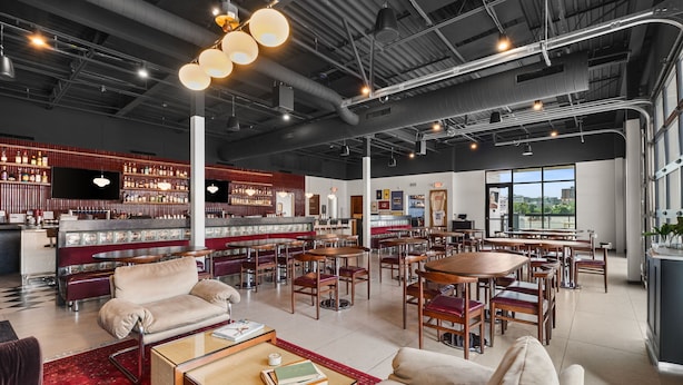 House - Spacious KC 3BR Loft With Rooftop Bar and Spa (Kansas City)
