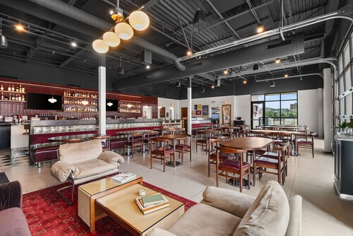 Spacious KC 3BR Loft With Rooftop Bar and Spa