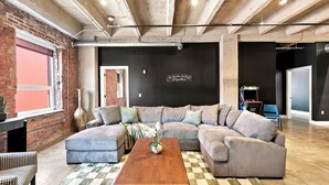 House - Spacious KC 3BR Loft With Rooftop Bar and Spa (Kansas City)