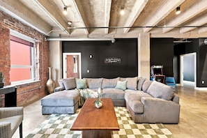 Room - Spacious KC 3BR Loft With Rooftop Bar and Spa (Kansas City)