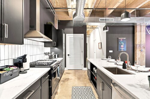 Spacious KC 3BR Loft With Rooftop Bar and Spa