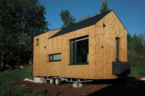 Exterior - Tiny house between field and forest at Storberget (Innlandet)