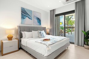 A modern bedroom with a bed, nightstands, a window with curtains, and artwork on the wall. - 5 Minutes to Eagle Beach|Private BBQ| Pool & Jacuzzi (Noord)