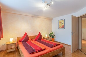 Unclassified image, 4 of 43, button - Apartment W2: Romantic Luxury for 2 / Covered Balcony, Private Whirlpool & Fireplace (Diemelstadt)