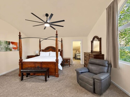 Unwind at Midtown Haven