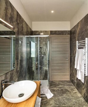 Classic-Zweibettzimmer, Balkon | Badezimmer