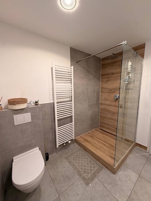 Bathroom - Designer apartment with a 40 m² rooftop terrace – Achern, gateway to the Black Forest (Achern)