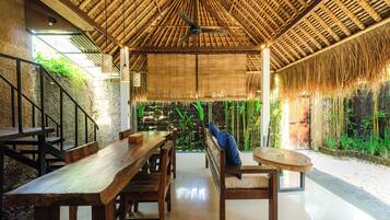 Standard Villa | Outdoor dining