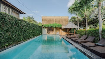 Outdoor pool, pool loungers