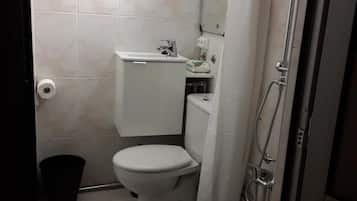 Een douche, een haardroger, handdoeken