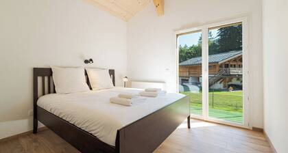 Cimes - Modern, Sleeps 8 | New | Family-Friendly | Quiet Location