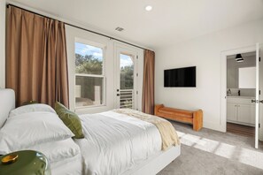 Room - Stylish 3-bedroom house in Houston Great Location - Near Med Center, Energy (Houston)