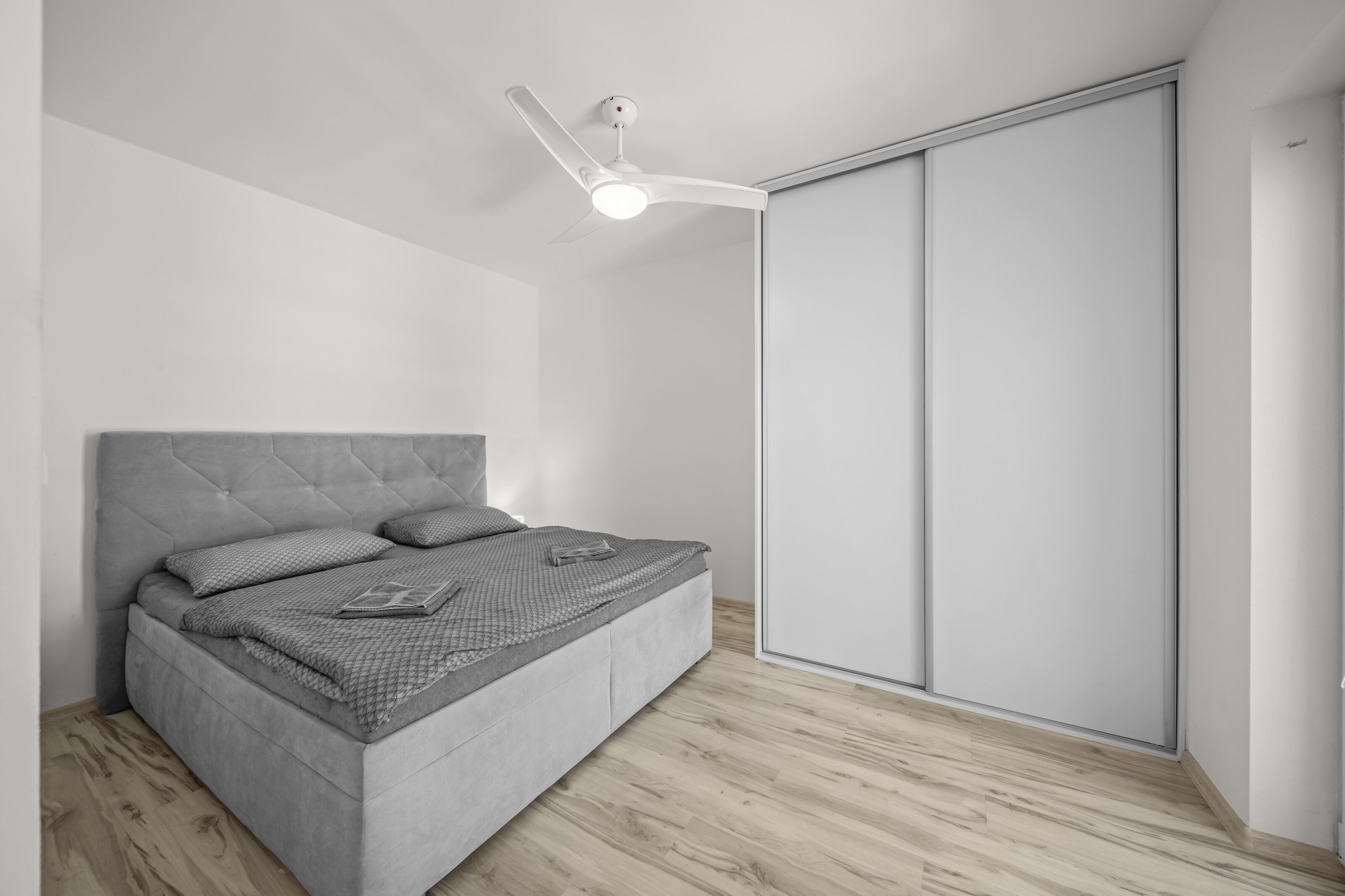 WiFi, bed sheets