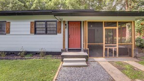 A single-story house with a red door, a covered porch, and a small front yard. - Walk to FSU Campus & Stadium! Tallahassee Home (Tallahassee)