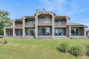 A multi-story residential building with a symmetrical facade, large windows, and a central entrance. - Condo Close to Busch Gardens/colonial Williamsburg (Williamsburg)