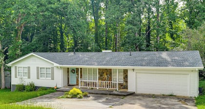 Kennesaw Home Near KSU & Lake Acworth