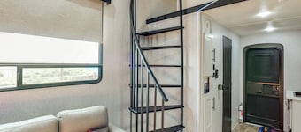 Hot Tub & Mtn Views! Carlsbad RV Retreat