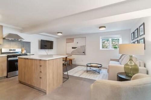 Beautiful & Stylish Basement Suite in North Van!