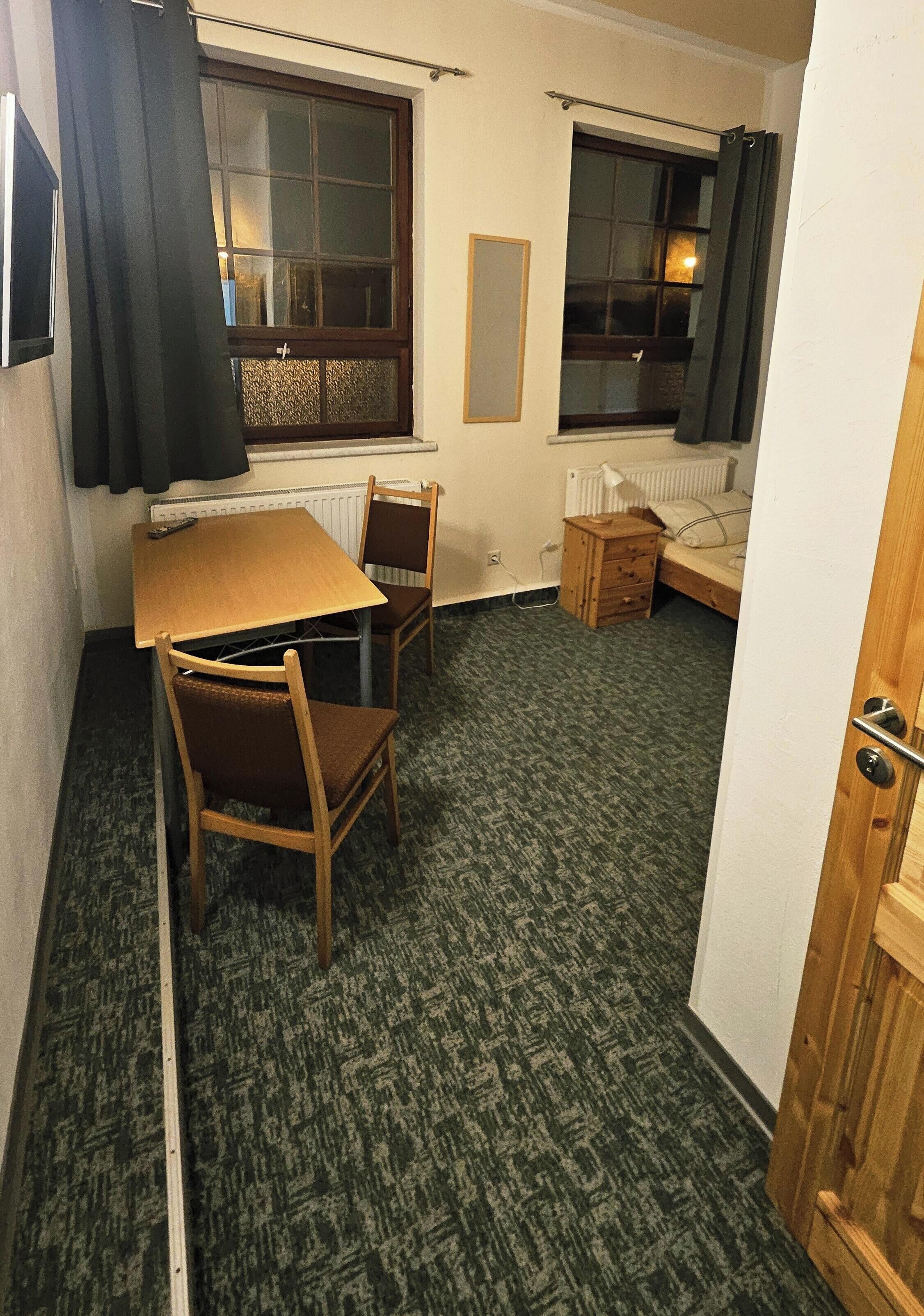 Single Room, City View (3) | Interior