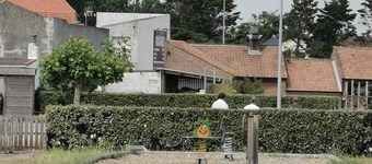 A quiet, comfortable villa near the ocean and shops. Dog-Friendly