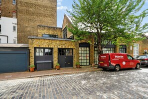 Exterior - The Anhalt Retreat, Stylish 2BR near Battersea Park & Chelsea (London)