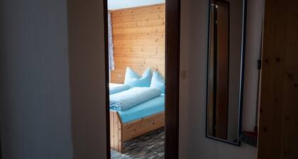 Haus Glück Stubaital – Apartment with Panoramic Stubai Valley Views