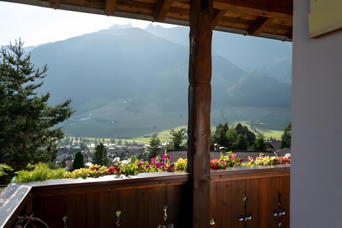 Haus Glück Stubaital – Apartment with Panoramic Stubai Valley Views