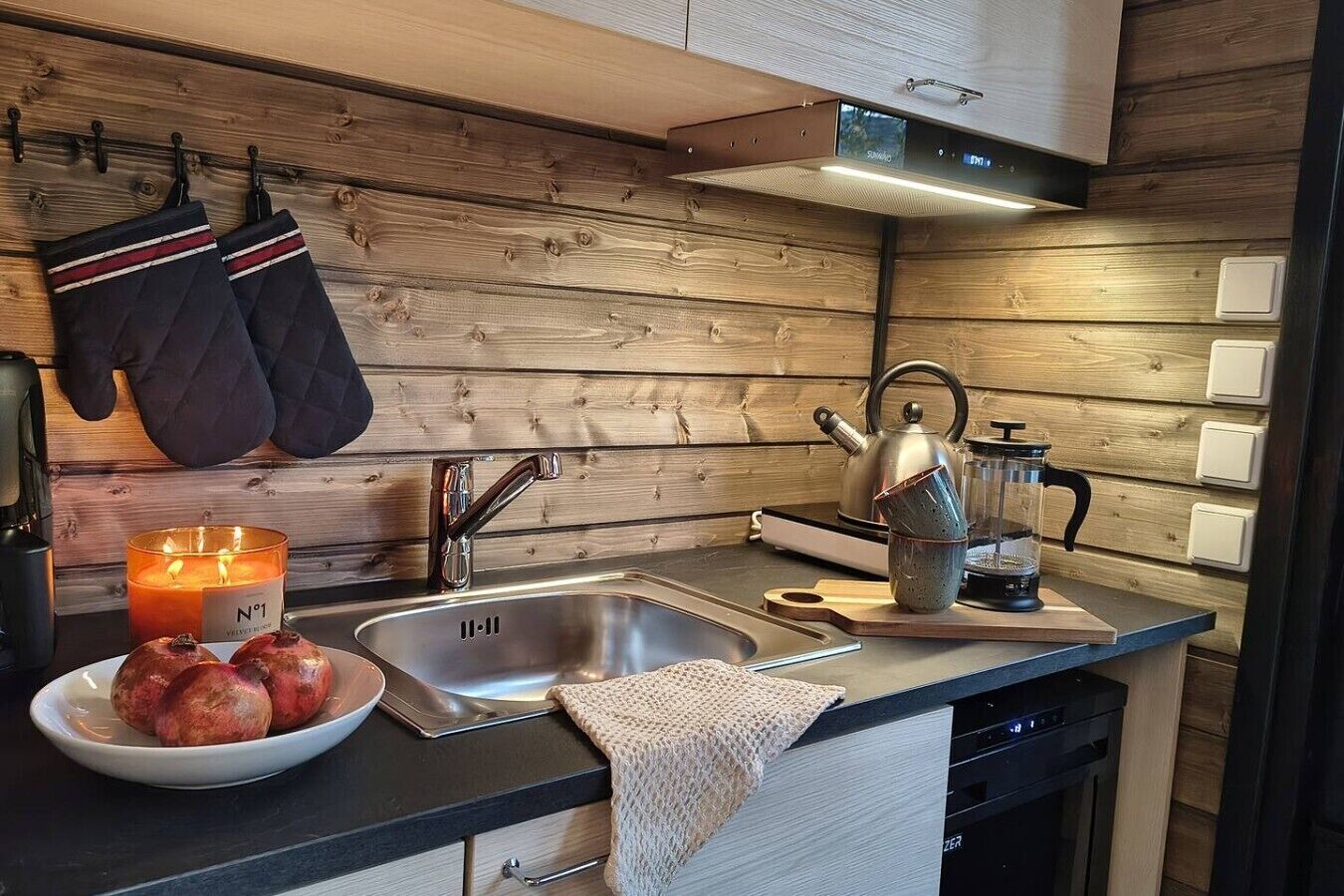 Superior chalet | Privékeuken | Een koffiezetapparaat/waterkoker, een koelkast, een kookplaat