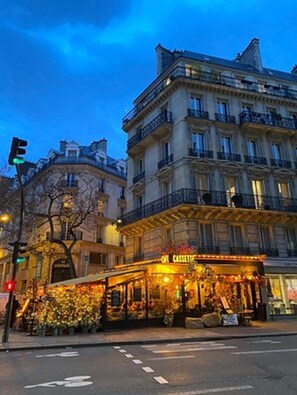 Exterior - Parisian Opulence – Luxury Art Deco Apartment in Saint-Germain-des-Prés (Paris)